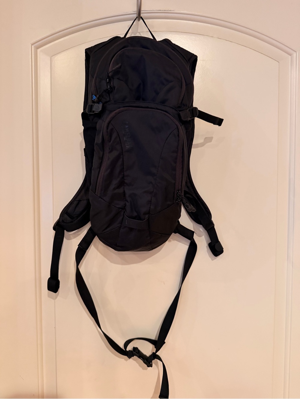 Camelback Lobo in Black without hydration pack in EUC